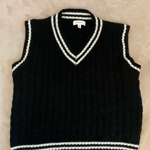 cute 90s sweater vest ! 🧸